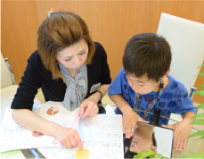 「マウスピースはいつ付けるんやったっけ?」「寝るときに付けてるよ。」